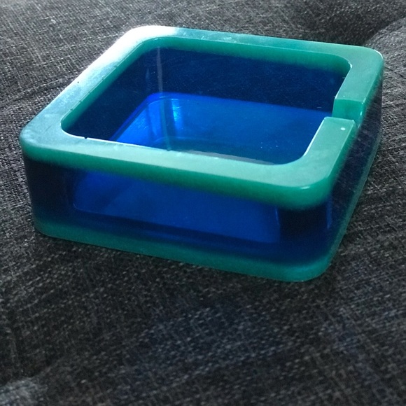 Hand Crafted Accents Ashtray With Holders Made From Resin And Is Rollers Tolerant To Heat
